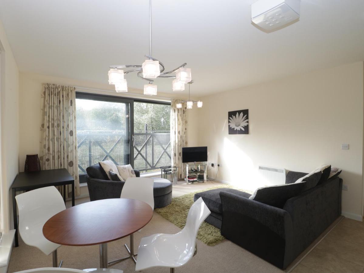 Flat 2 *